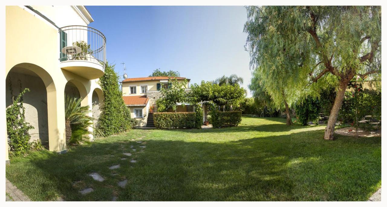 Casa Vacanze Nel Giardino Di Renzo Imperia Exteriér fotografie