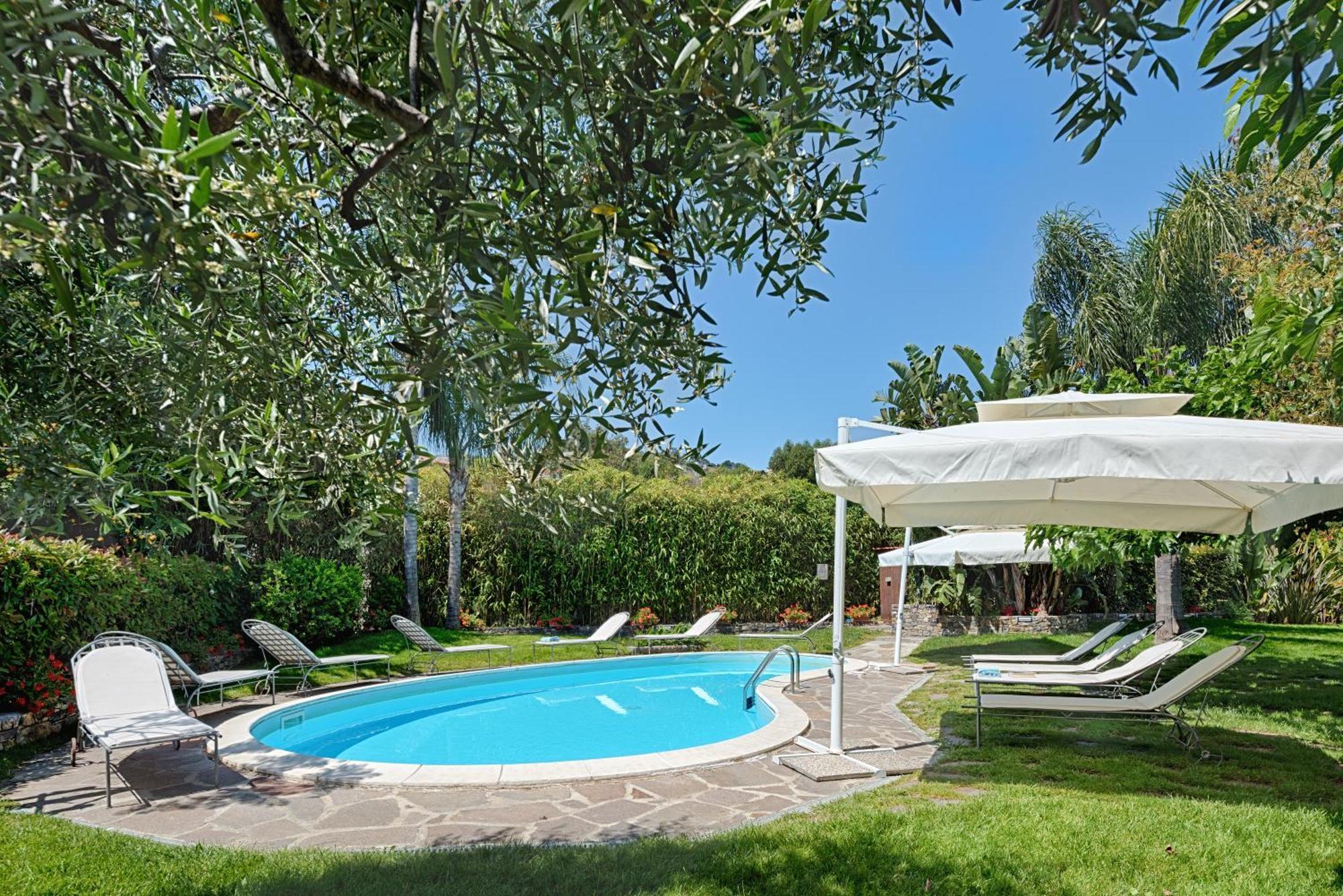 Casa Vacanze Nel Giardino Di Renzo Imperia Exteriér fotografie